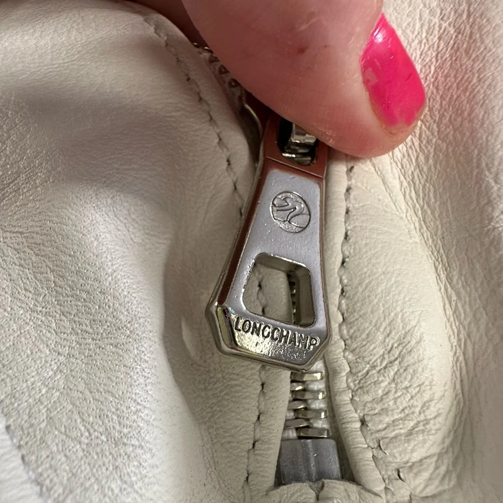 Longchamp • LM Cuir Embossed Logo Metal Luggage Tag White Double Shoulder RARE - Picture 7 of 14